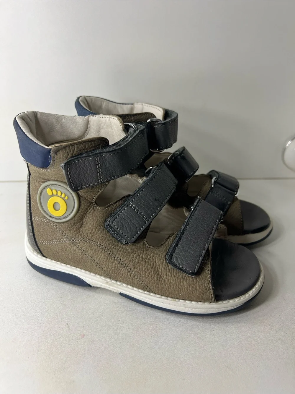 Kids Open-Toe Orthopedic Sandals in Olive with Black Straps - Picture 2 of 14
